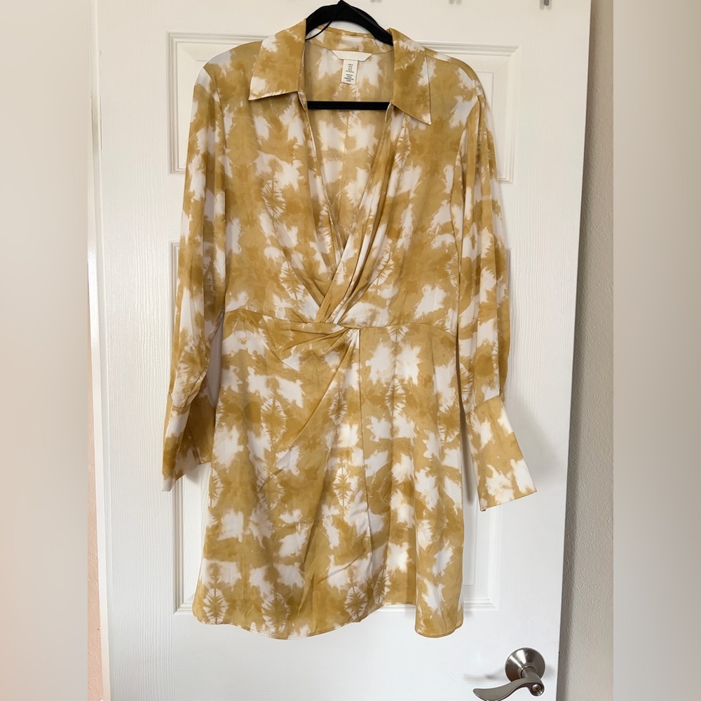 H&M Tye Dye Yellow and cream mini dress with elastic waist. Sz M